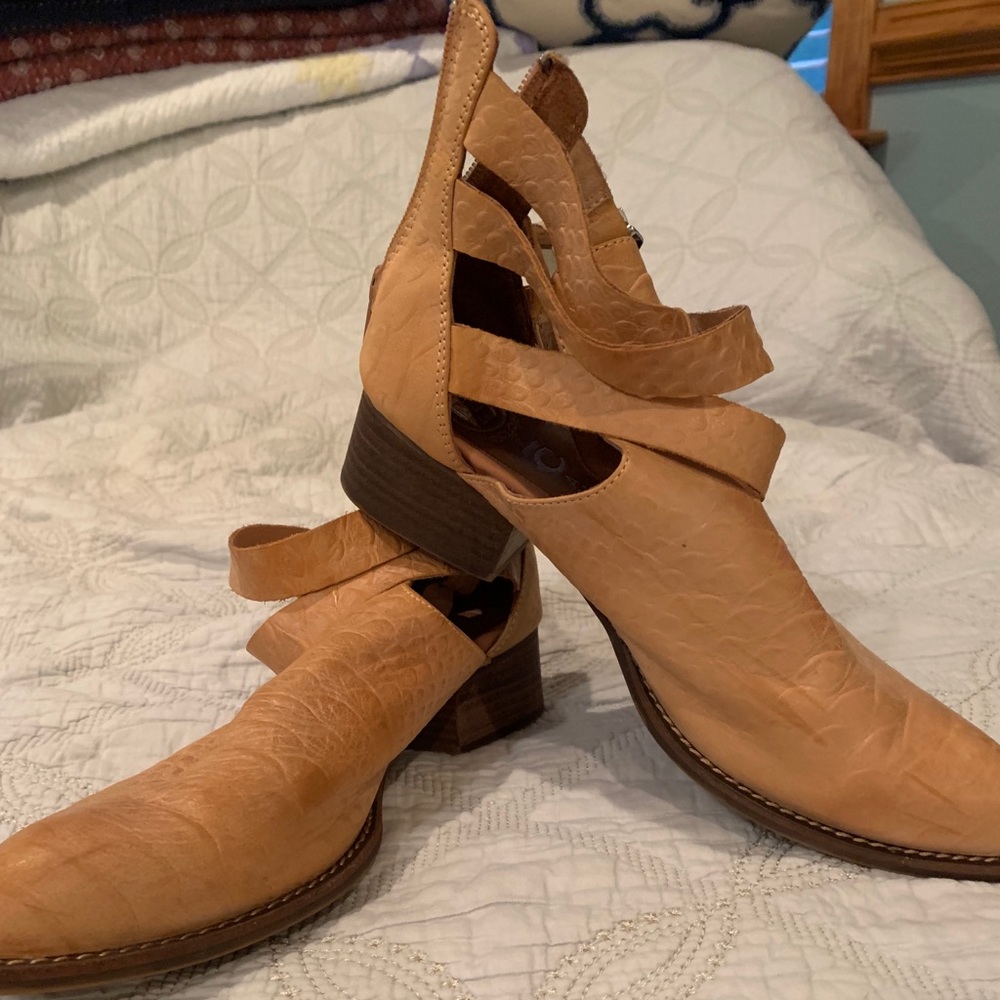 booties - Picture 4 of 4